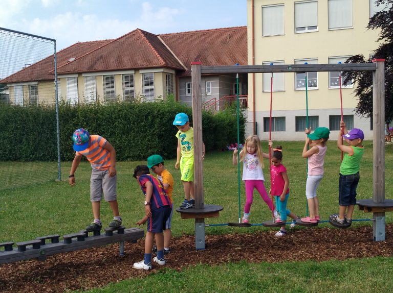 KIGA zu Besuch im Schulgarten!
