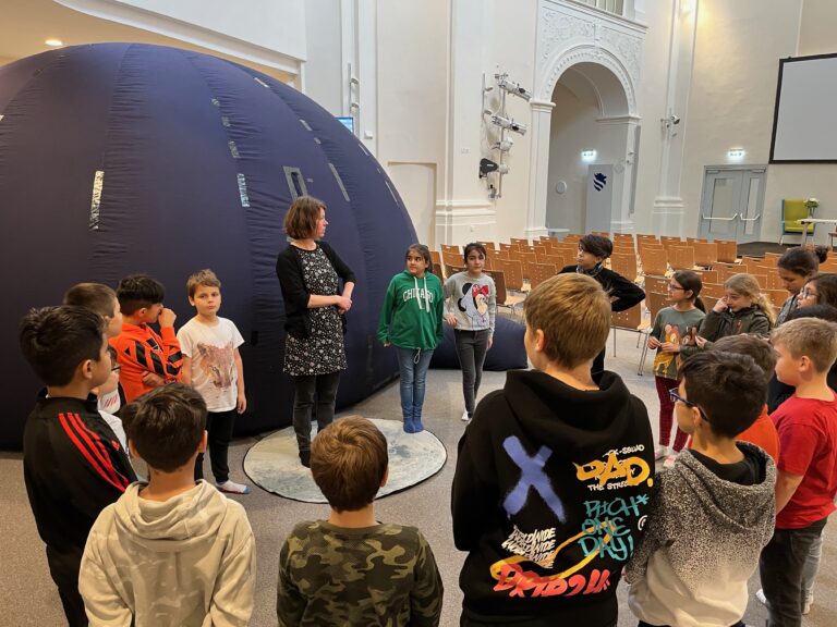 Reise ins All – Pop Up Planetarium